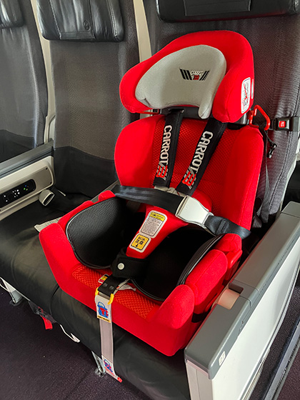 CARROT 車用チャイルドシート レッド 座位を保つことが難しいお子さま用のチャイルドシートを導入しました