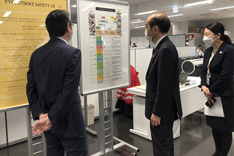 Workplace tours by executive officers
