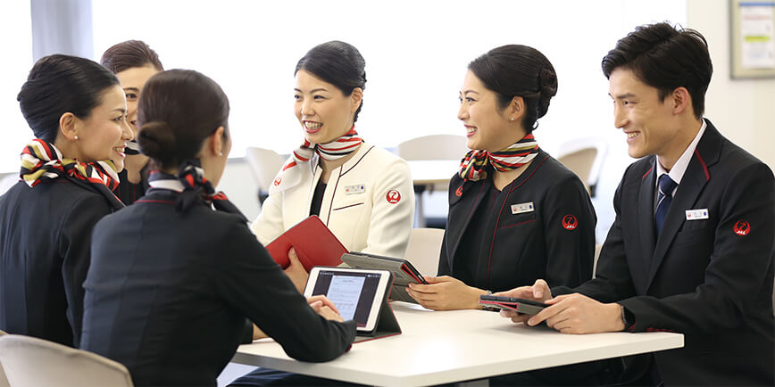 Staff who support daily flight safety | Safety | JAPAN AIRLINES Corporate  Information