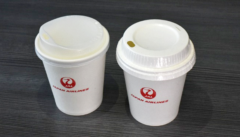 Plastic lid (left) and paper lid (right)