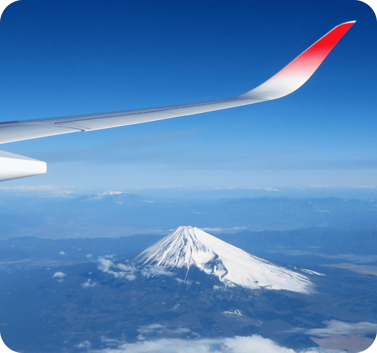 飛行機内から見える富士山